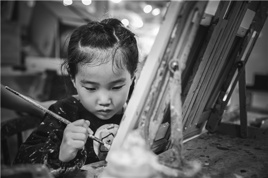 张嘉莹油画展即将开幕 邀您共赏四岁半孩子笔下的梦幻世界