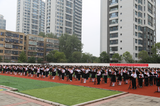 心系红领巾 喜迎建队节 金水区文源小学举行千人小钟琴大合奏活动