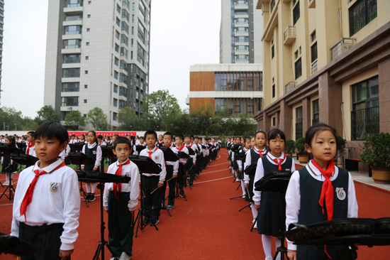 心系红领巾 喜迎建队节 金水区文源小学举行千人小钟琴大合奏活动