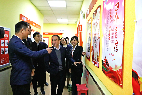 郑州市教育局有关领导调研大山外语规范办学情况