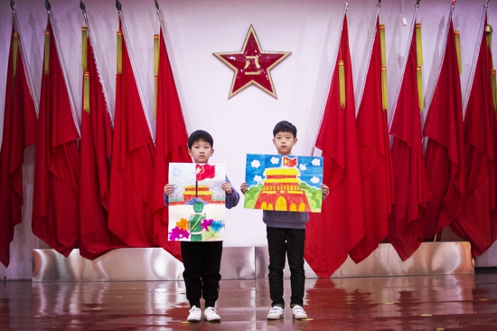 郑州市举办“童心向党 快乐成长”爱国主义教育活动