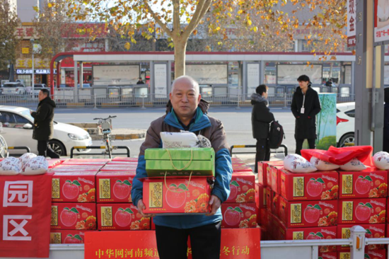 大爱担当 上海红木兰生物科技有限公司助力“益路华彩·暖冬行动”公益活动
