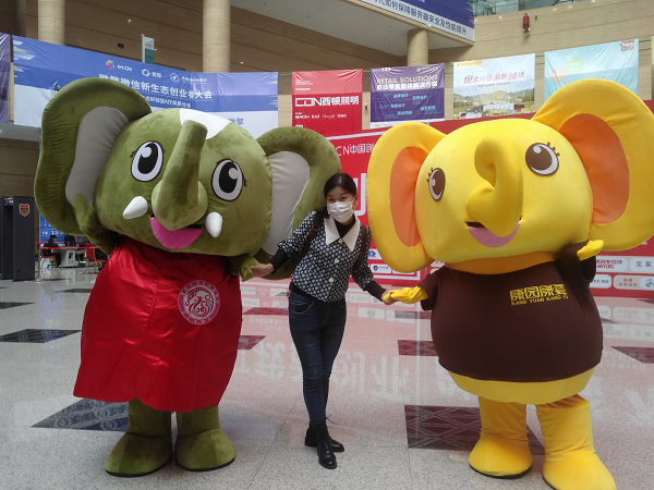 吉祥物学院大象奔奔携河南萌物军团欢乐萌动第八届中国创业者大会