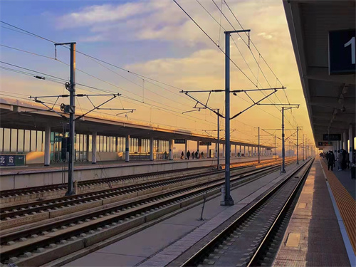 荆沙铁路年运量突破500万吨 铁路运输能力和速度进一步提升